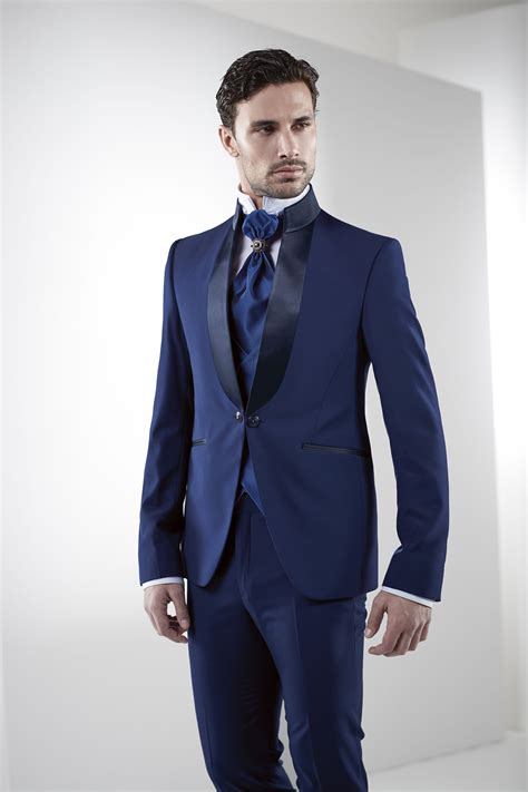 Allacciatura con bottoni, gilet rimovibile allâ€™interno. Abito guru blu con rever nero | Abiti da sposa, Abiti, Sposo