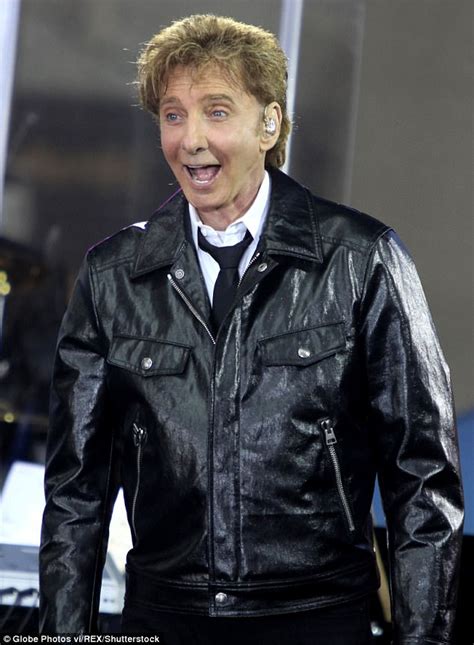 Barry Manilow Enjoys The Perks Of Being Openly Gay Daily Mail Online