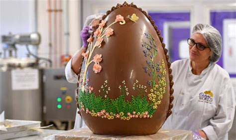 Easter 2018 Cadbury S Reveals Whopping 50kg Chocolate Egg Uk