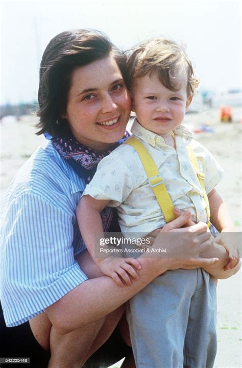 Italian Actress Isabella Rossellini With Her Daughter Elettra 1984 News Photo Getty Images