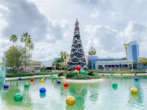 Photos Hollywood Studios Christmas Decorations Are Up
