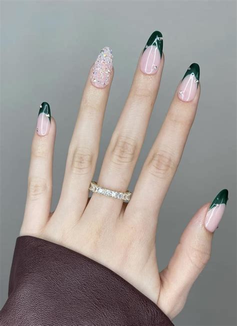 Gorgeous Emerald Green Nails Youll Want To Copy