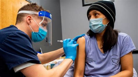 La Vacuna Contra El Covid De Pfizer Requerir Una Tercera Dosis