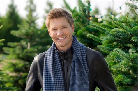 15 Hottest Men On Hallmark This Holiday Season