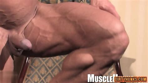Muscle Bodybuilder Rimjob With Cumshot