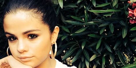 Why Selena Gomez Unfollowed Everyone On Instagram Report Huffpost