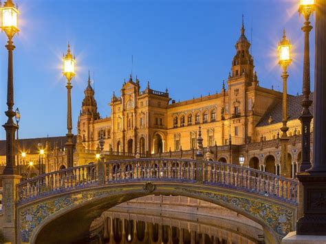 1plaza de españa (sevilla) la plaza de españa de sevilla es el lugar con mayor interés turístico de españa, según los usuarios de tripadvisor. Bus Turistico Sevilla