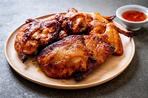 Langkah pertama, bersihkan ayam setelah dipotong menjadi 8 bagian. Resep Ayam Bakar Hitam Manis - Masak Apa Hari Ini?