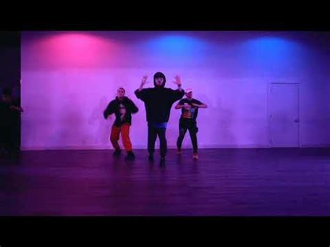 También fue incluida como bonus track en el álbum debut póstumo de pop, shoot for the stars, aim. POP SMOKE - DIOR CHOREOGRAPHY - YouTube