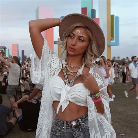 Get the latest coachella looks online: Coachella Style Inspo: The Best Celeb Outfits | Harper's ...