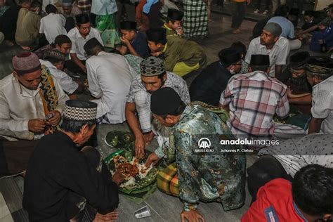 Tradisi Megibung Buka Puasa Bersama Hari Ke 10 Ramadan Anadolu Ajansı