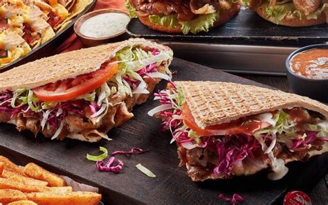 Thổ nhĩ kỳ cũng là một vùng đệm cách ly một iran luôn tràn đầy khí thế cách mạng và là một rào cản đối với israel, thổ nhĩ kỳ duy trì một kiểu liên minh ngầm và thực dụng. Real Kebab - Bánh Mì Thổ Nhĩ Kỳ - Nguyễn Văn Đậu | Đặt Món ...