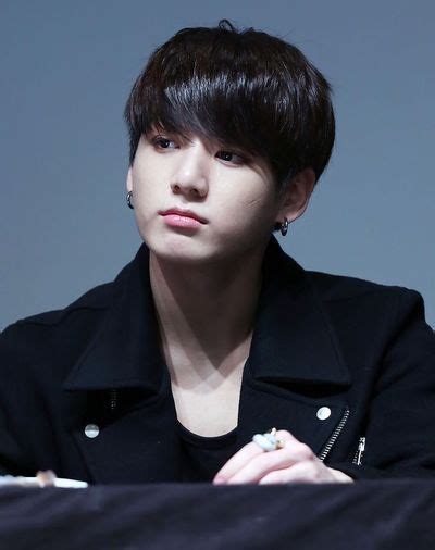 Jungkook is the lead vocalist, dancer, and rapper of the south korean musical band, bangtan boys or bts. Gambar Koleksi Foto Biodata Fakta Jungkook Bts Bangtan ...