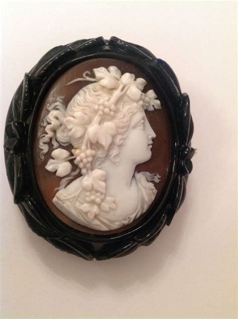Beautiful Fine Victorian Carved Shell Cameo And French Jet Oval Brooch