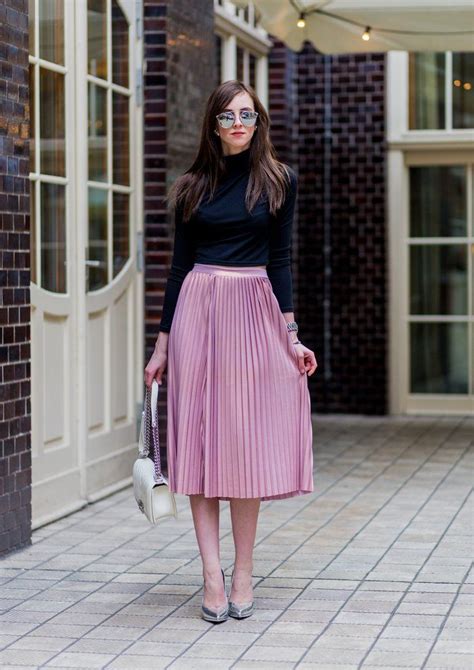 19 Chic Ways To Wear A Pleated Midi Skirt Pink Skirt Outfits Midi