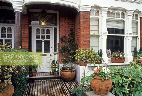 Gap Gardens Front Garden Of Terraced Victorian House With Containers
