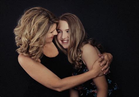 Mother And Daughter Portraiture By Starupphoto Motheranddaughter Motherdaughter Glamourportrait