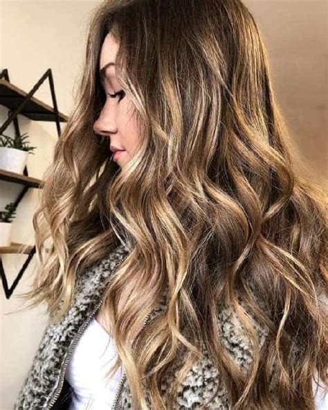40 Most Flattering Curly Blonde Hairstyles In 2021