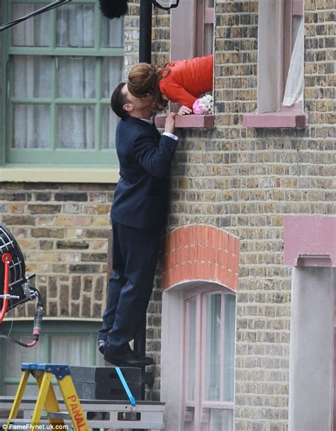 Tom Hardy Climbs Drainpipe To Kiss Emily Browning For Krays Biopic