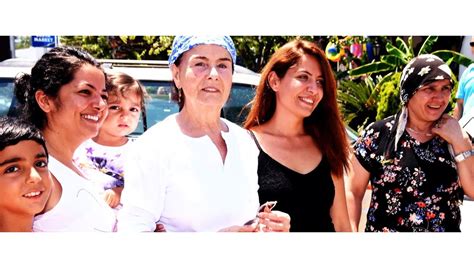 Müesser girik ve günay girik isimlerinde iki kardeşi de olan girik'in çocukluğu sultanahmet'te geçti. Fatma Girik annesi ve kardeşiye sandığa gitti - Magazin ...