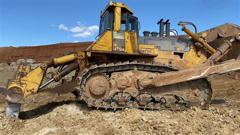 Huge Komatsu D475A Bulldozer Ripping And Pushing YouTube