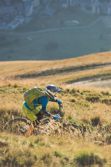 Side View Of Female Biker Riding Mtb On Mountain Singletrack Del Colaborador De Stocksy Ibex