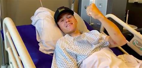 In a statement his team said he had suffered multiple injuries. Remco Evenepoel reageert voor het eerst na crash: "Ik wil ...