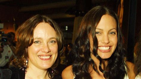 Angelina Jolie Opens Up About Her Mothers Death In Emotional