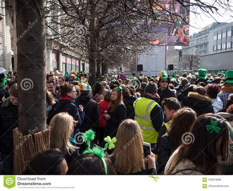 Crowds Of People Wearing Irish Style Hats And Green Clothes In Dublin