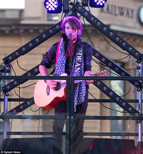 X Factor Australias Dean Ray Performs Free Show For Hit 107 Fm Daily