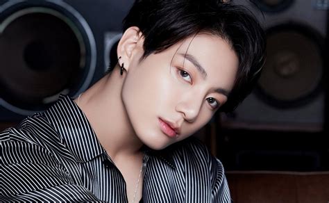 Di momen jumpa wartawan rupanya bts kembali tampil dengan gaya rambut berbeda dan tentunya hal itu menjadi sorotan.,jungkook bts,ragam konten,jakarta Jungkook muestra sus pasiones en fotos individuales para BE