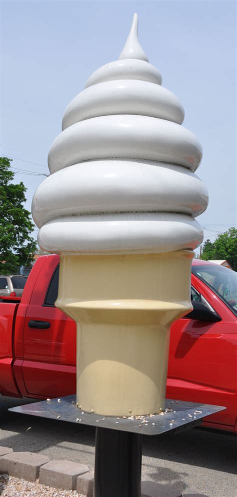 Looking for stores to shop around you? Giant Ice Cream Statues | RoadsideArchitecture.com