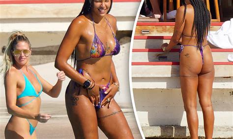 You People Clearly Need To Help 6 8 WNBA Star Liz Cambage This Woman