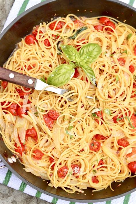 Quick pasta recipes just right for weeknight dinners or anytime you need a fast meal. Martha Stewart's One-Pan Pasta (and some riffs on the ...