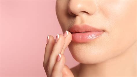 5 Ways To Prevent Dry And Chapped Lips