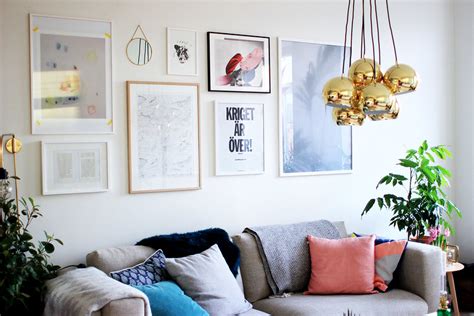 Igår skrev jag ett inlägg om att elsa avslöjade att sandra varit på kärlekshelg i köpenhamn. en tavelvägg ovanför soffan. | Sandra Beijer