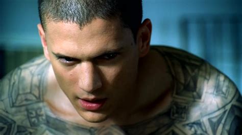 Auscaps Wentworth Miller Shirtless In Prison Break And Then