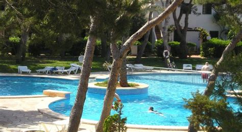 Leia opiniões reais, veja fotos em alta definição e reserve instantaneamente online. Apartamentos Playa Park, Calan Bosch (Menorca) - Atrapalo.com