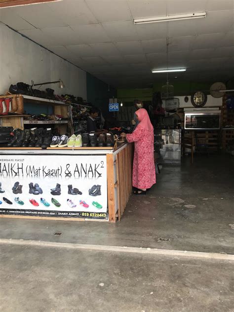 Kasut tuh macam gambar yang deka bawah nih ;). Pajill Nostra: Tukang Kasut Sungai Petani