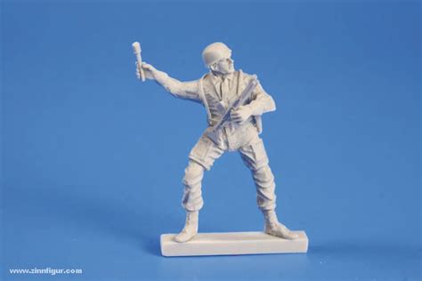 Berliner Zinnfiguren German Wwii Paratrooper With Fg 42 Purchase Online