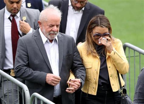 EN IMAGES Mort de Pelé cortège funèbre à Santos le Brésil a rendu