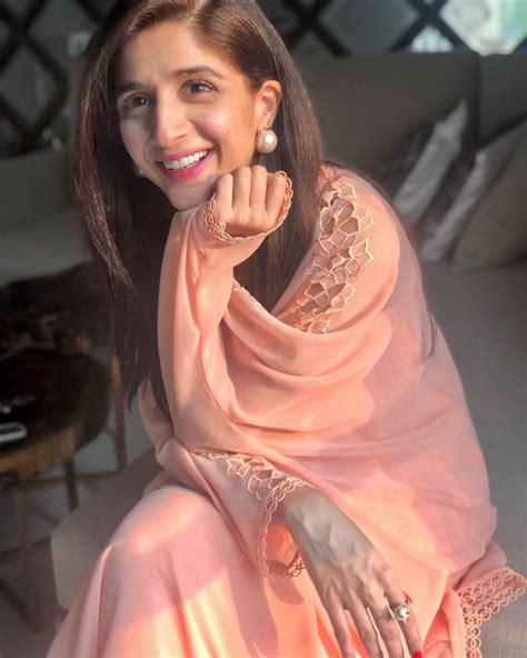 mawra hocane flaunts elegance in her sari looks reviewit pk
