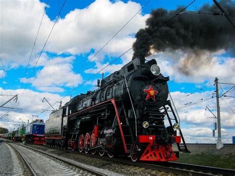 День железнодорожника в россии впервые начали отмечать еще в 1896 году. Какого числа в России День железнодорожника в 2019 году