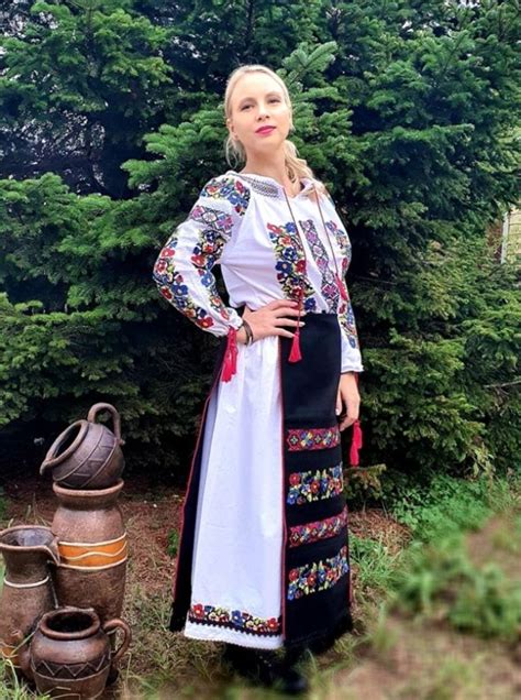 Romanian Traditional Clothing Traditional Outfits Romanian Clothing Chic Clothing Style