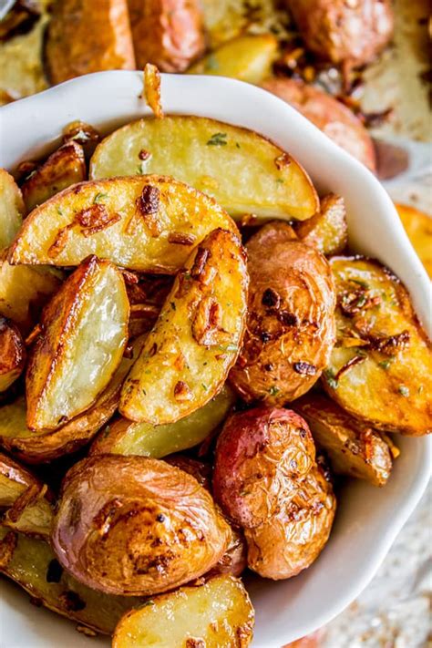 These are great for parties! Loaded Potato Recipes that make the PERFECT Dinner Side Dish