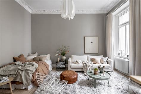 A Small Scandinavian Apartment With Light Grey Walls Coco Lapine