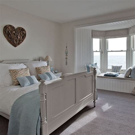 Check spelling or type a new query. New England-style bedroom with heart wall art | Step ...