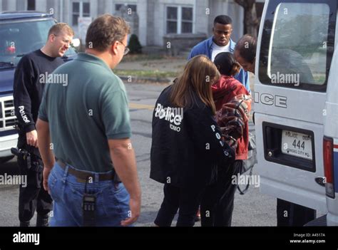 Female Suspect Is Arrested By Female Police Officer Kansas City Mo