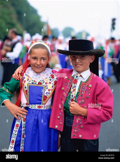 France Brittany Children In Traditional Costume Stock Photo Alamy