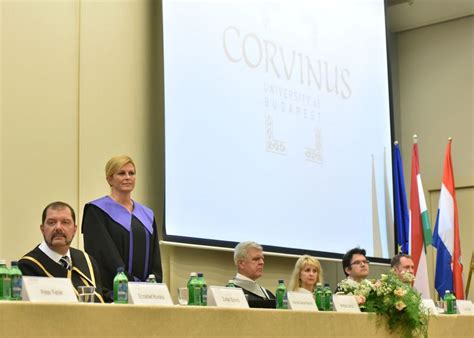 Megérte piaci alapokra helyezni a groucho marxról elnevezett gróf lánczi andrás egyetemet, megérte kitűzni a célt, hogy ez az universitas a világ. (FOTO) Predsjednica primila počasni doktorat i održala ...